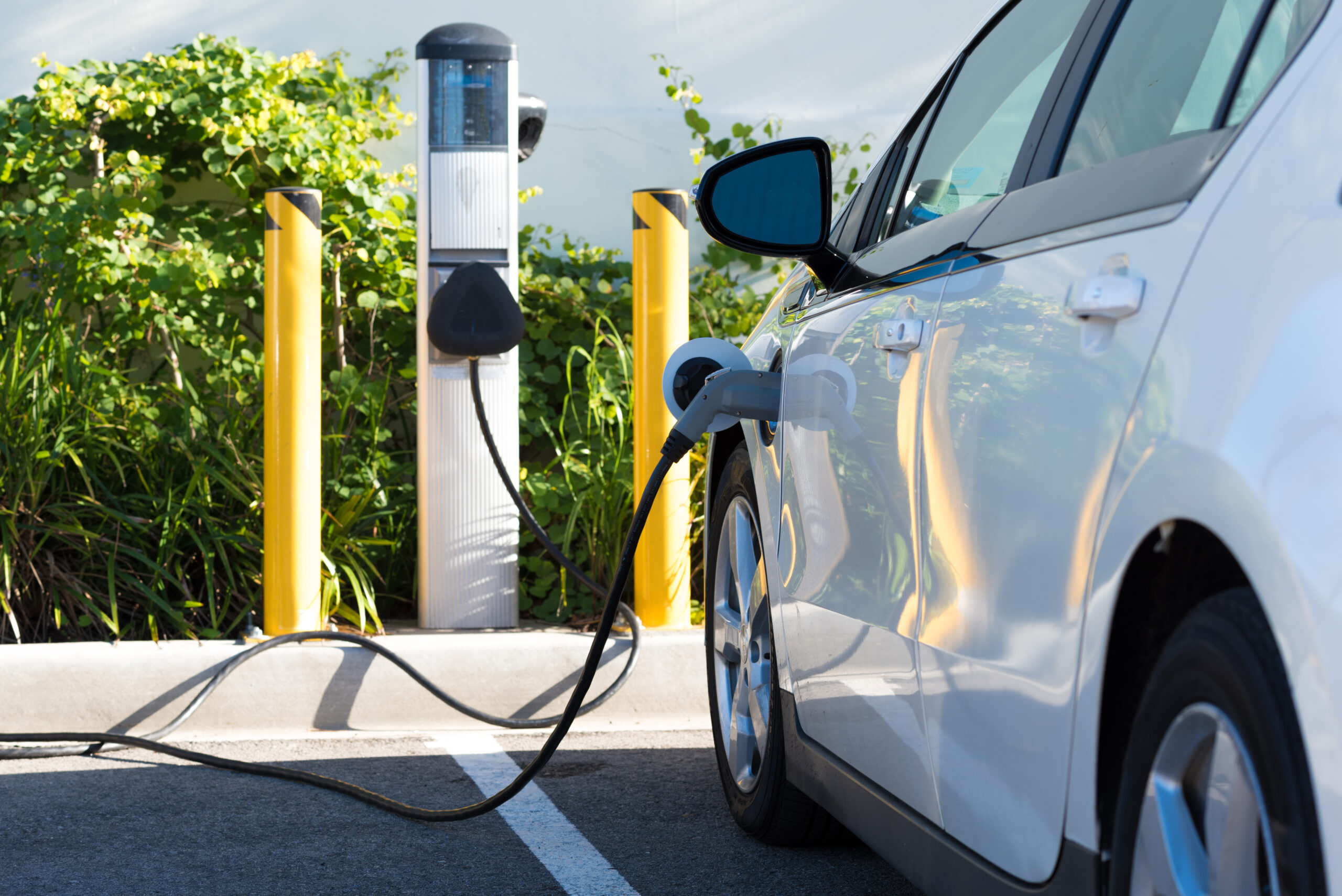 Read more about the article Power Distribution Units (PDUs) for Electric Vehicle Charging Stations